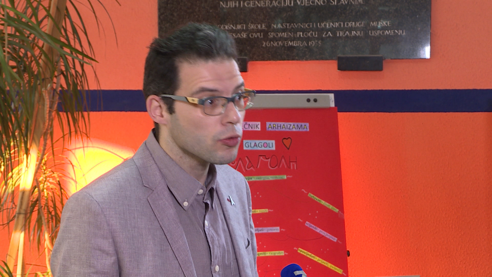 SA-DAN JEZIKA PKG-NIV-1(20190221-134028156).00_01_04_18.Still001