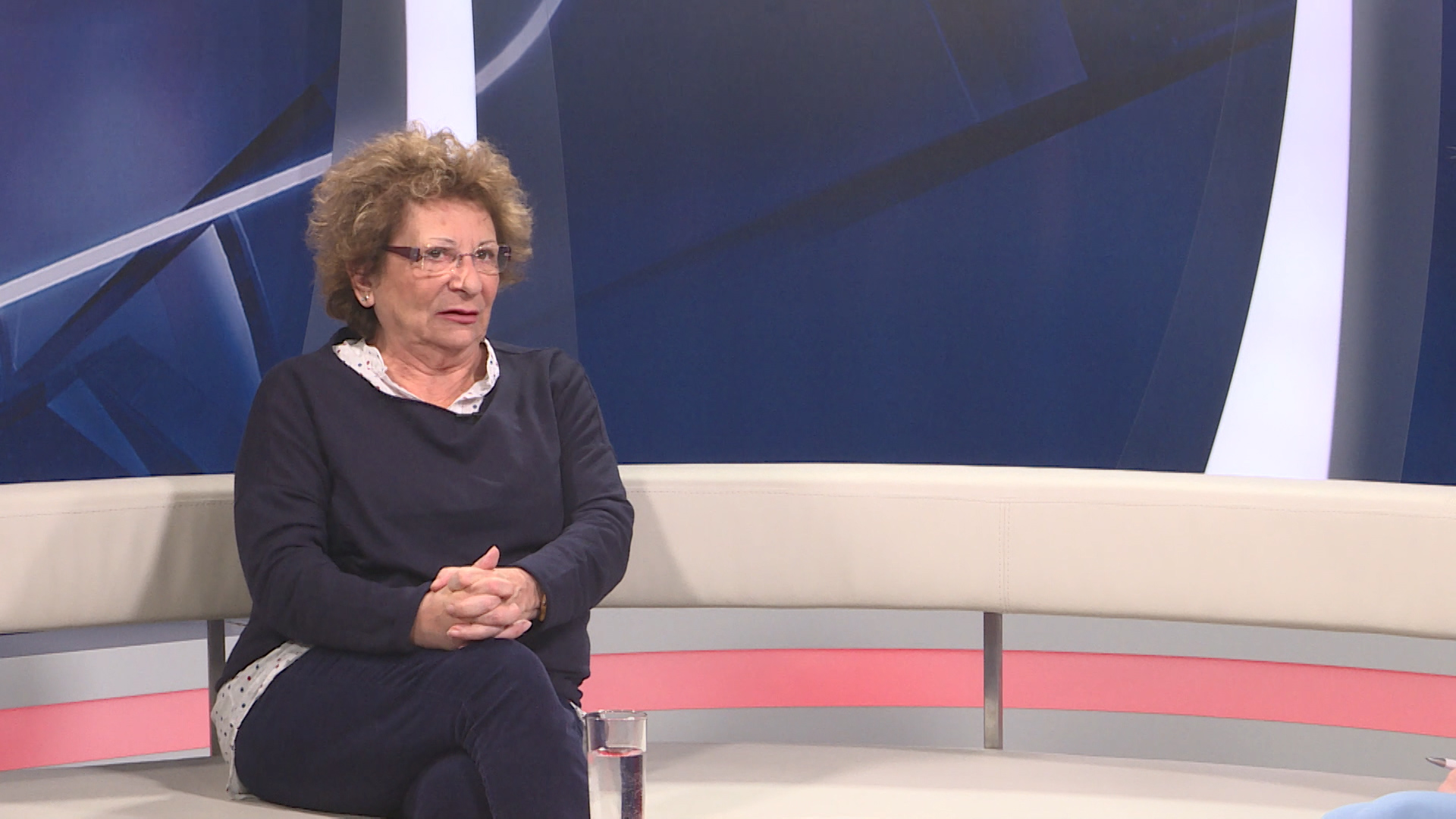 sa-dan uzivo-1800-071019.Still001