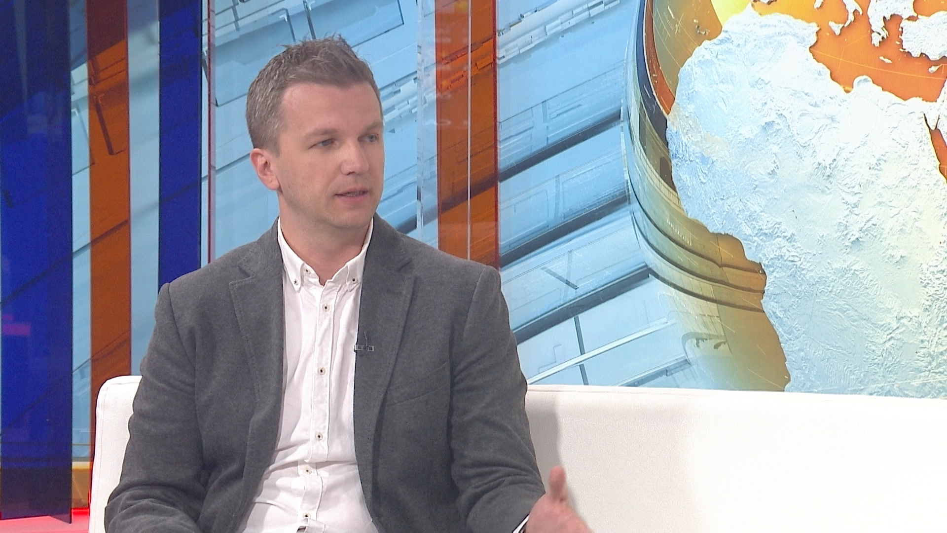 sa-delic-clf-210418.00_13_59_23.Still001