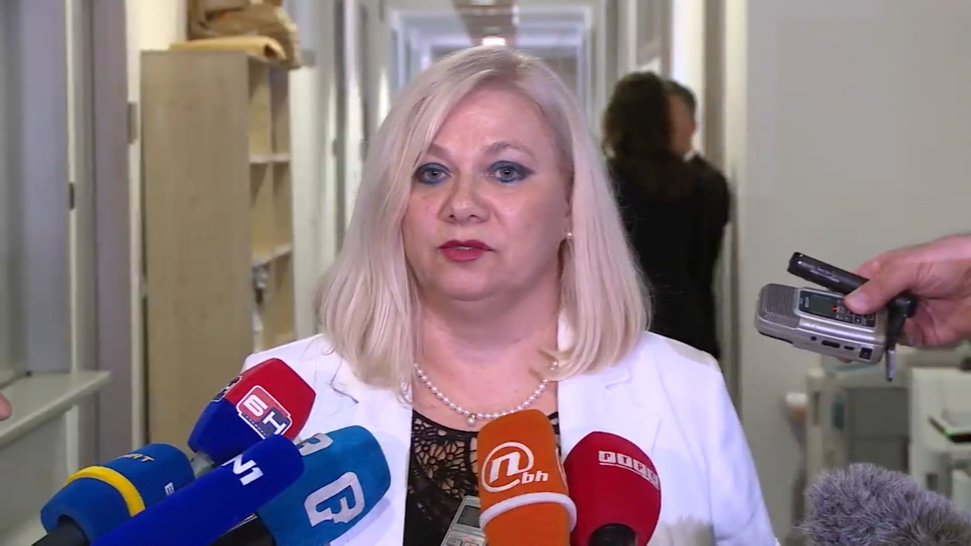 sa-denis dzidic-clf-190619.00_00_33_16.Still014