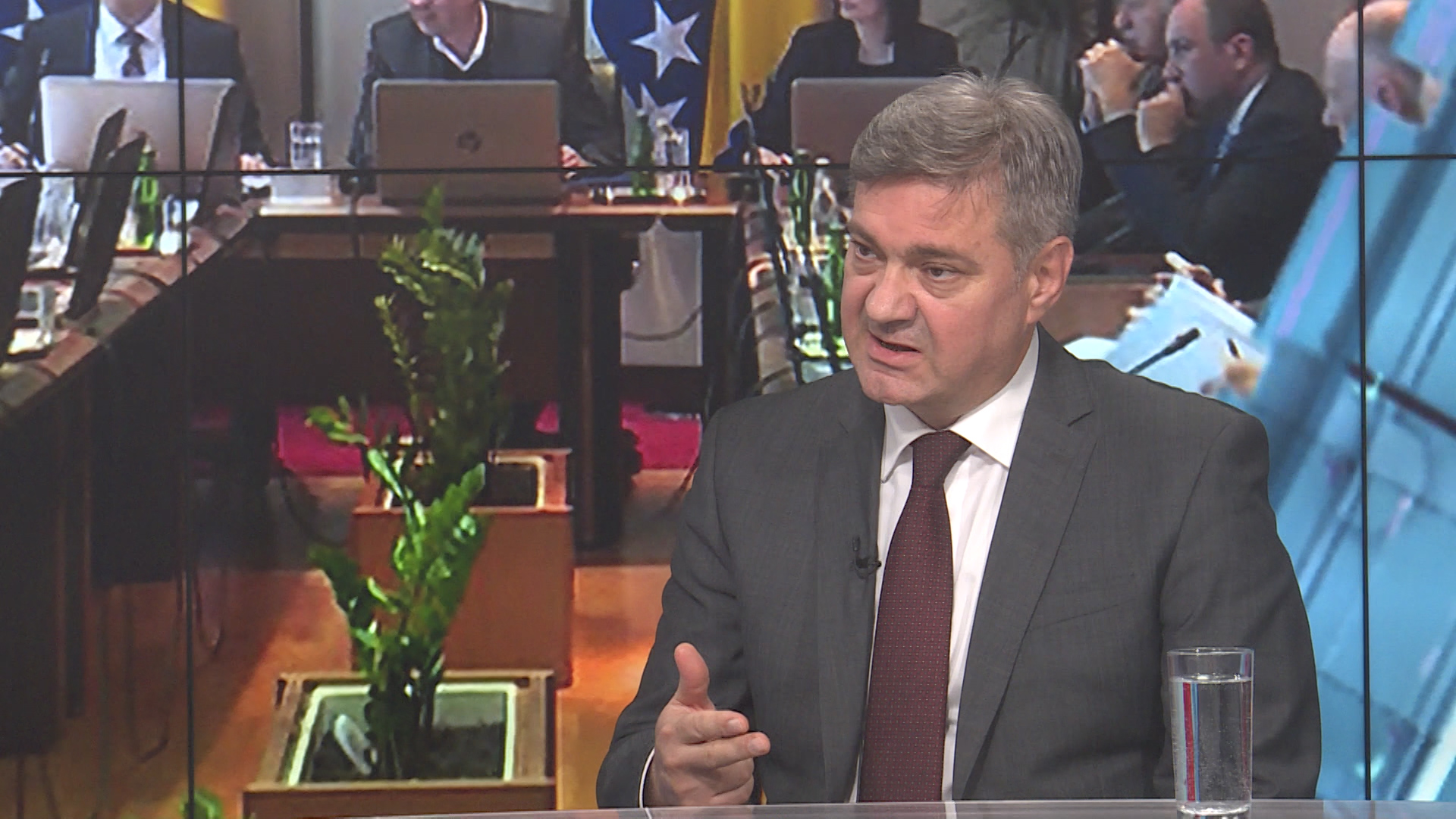 sa-denis zvizdic-clf-231219.18_58_42_13.Still002