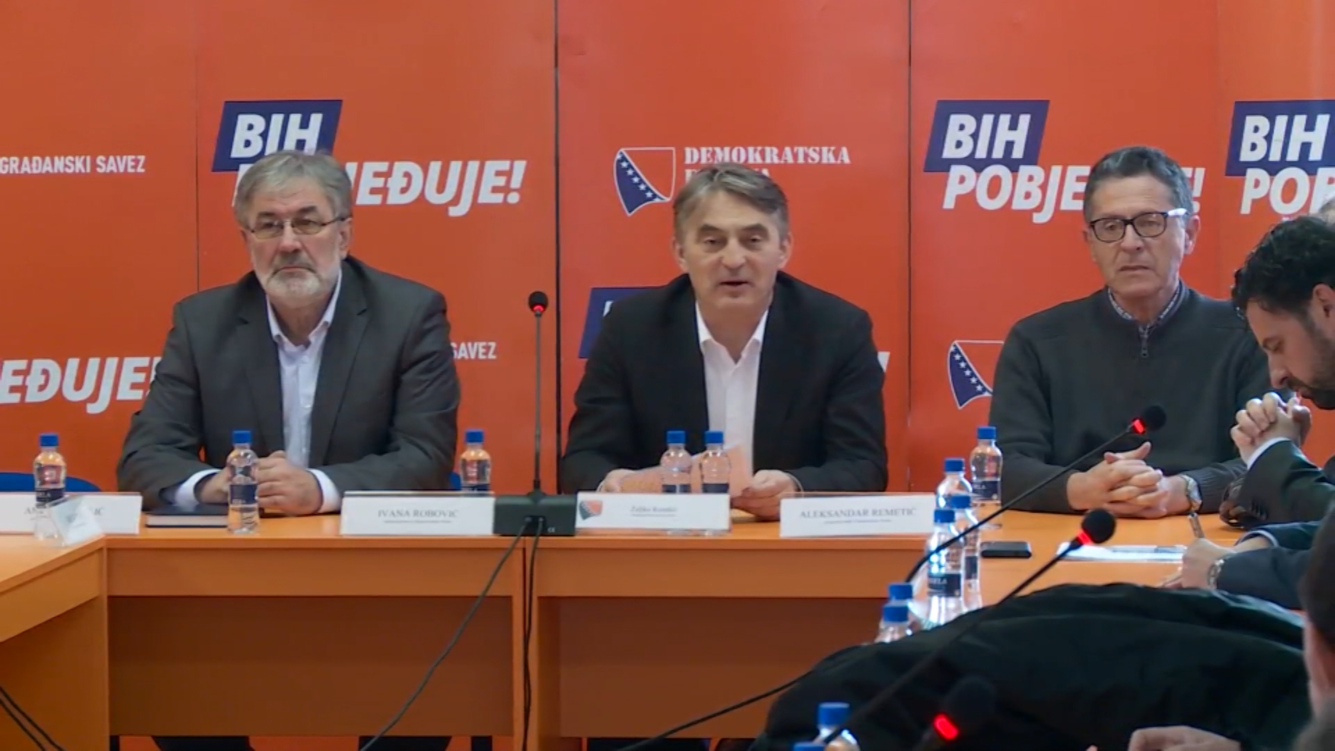 sa-df inserti-120319-alt-wmt.00_01_23_15.Still002