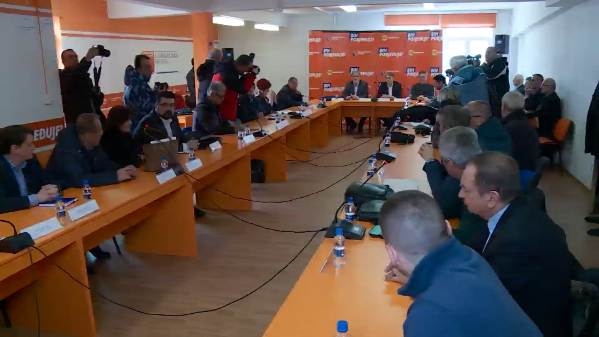 sa-df inserti-120319-alt-wmt.00_01_38_10.Still001