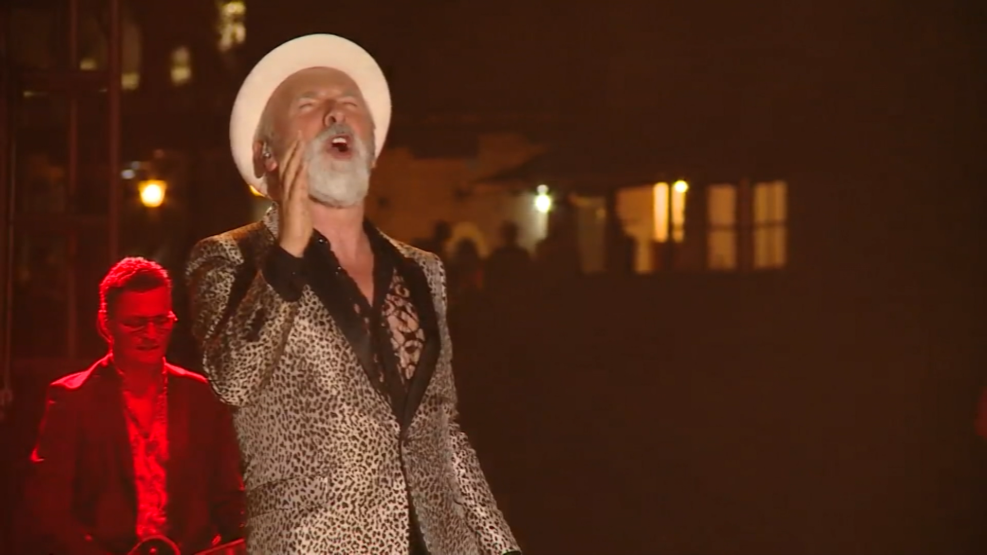 sa-dino merlin koncert-djk-120818-wmt.00_05_21_21.Still010