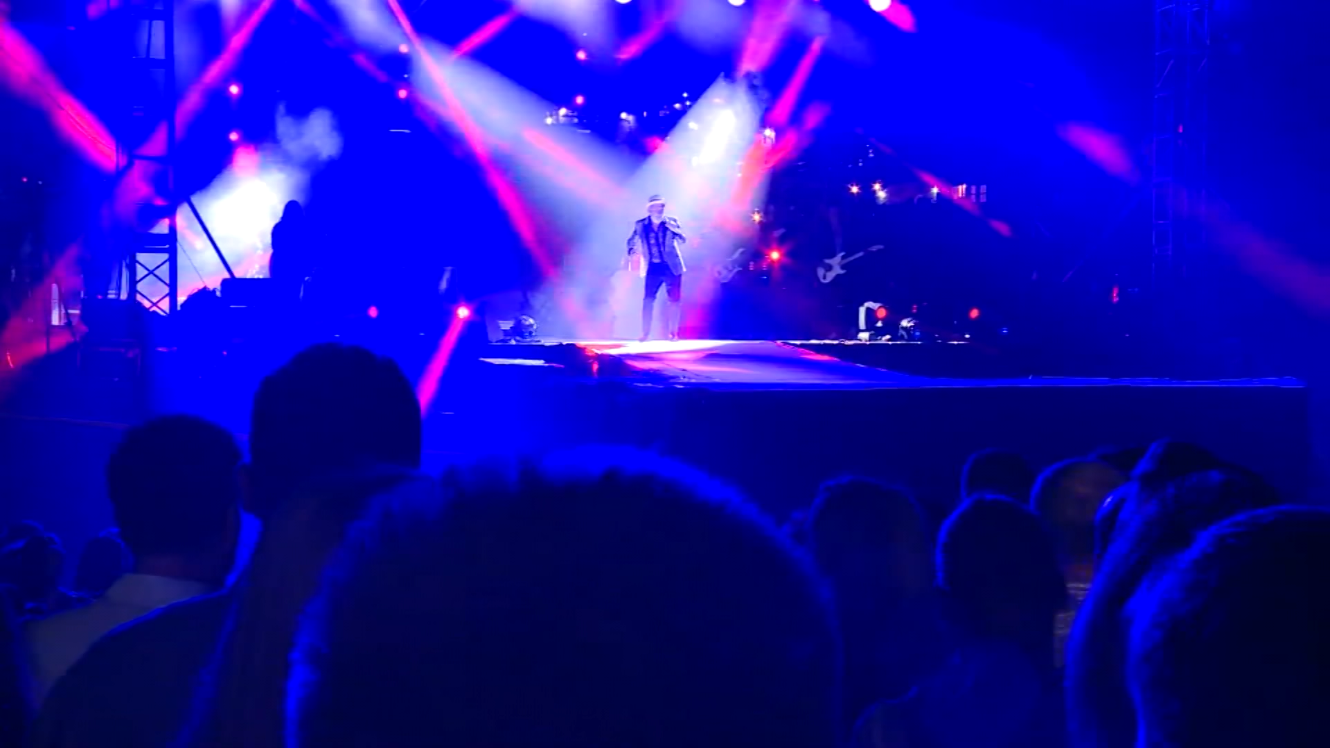 sa-dino merlin koncert-djk-120818-wmt.00_09_26_14.Still009