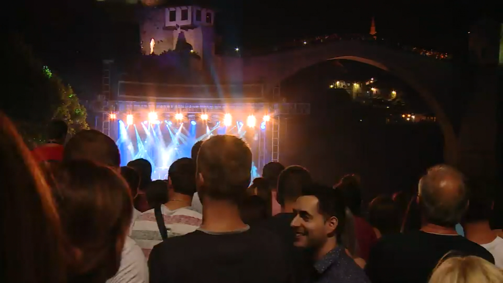 sa-dino merlin koncert-djk-120818-wmt.00_10_06_03.Still008