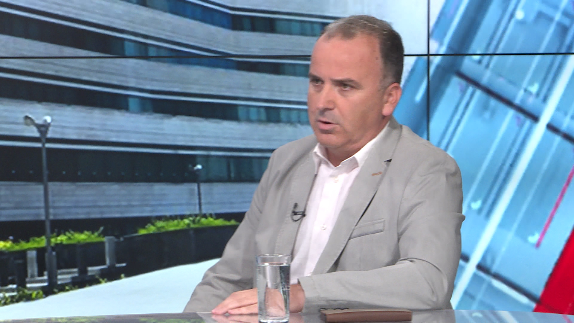 sa-dzenan donlagic-clf-230719.00_02_24_11.Still001