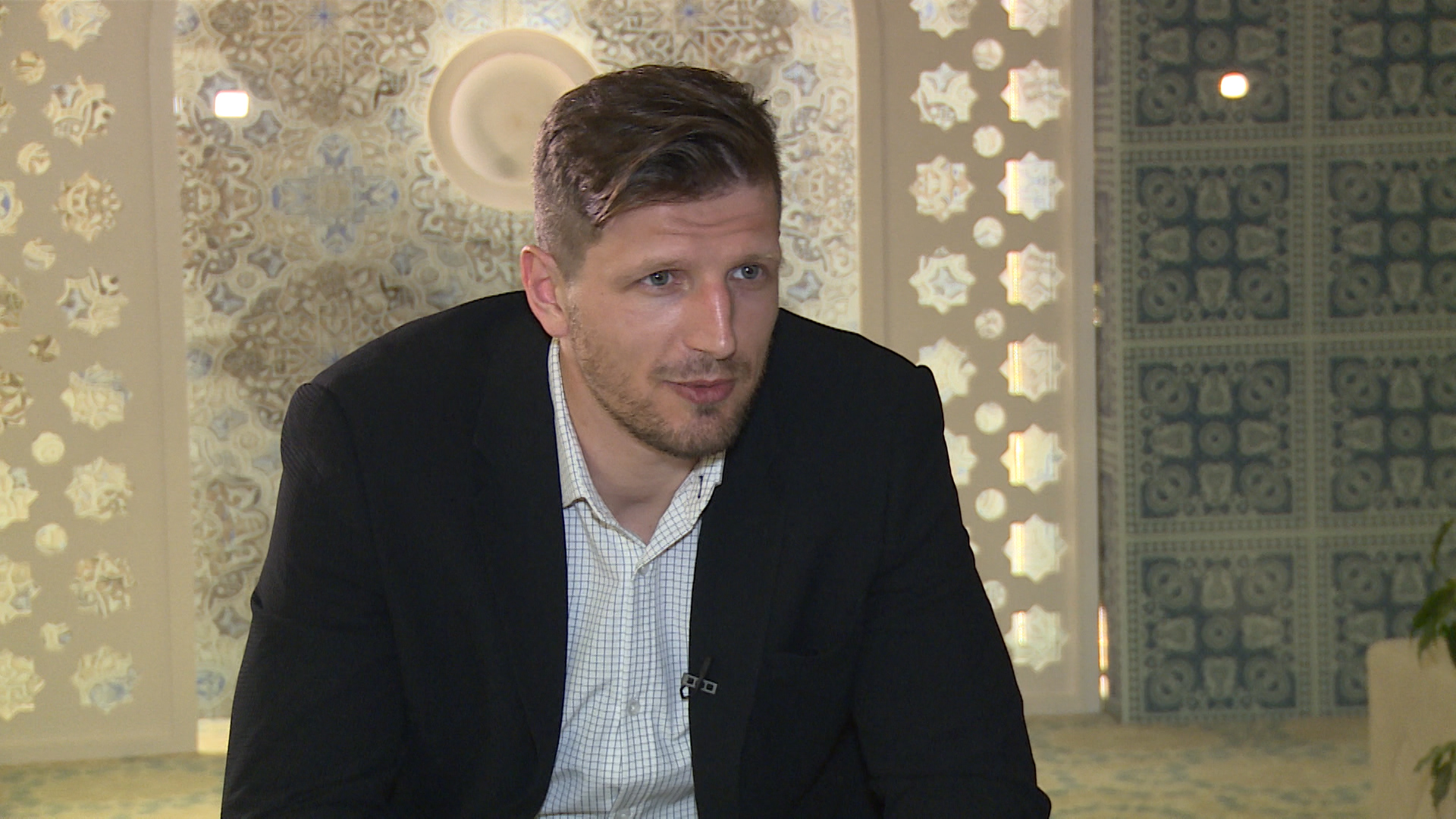 sa-elvir bucalo-clf-170518.00_01_09_20.Still008