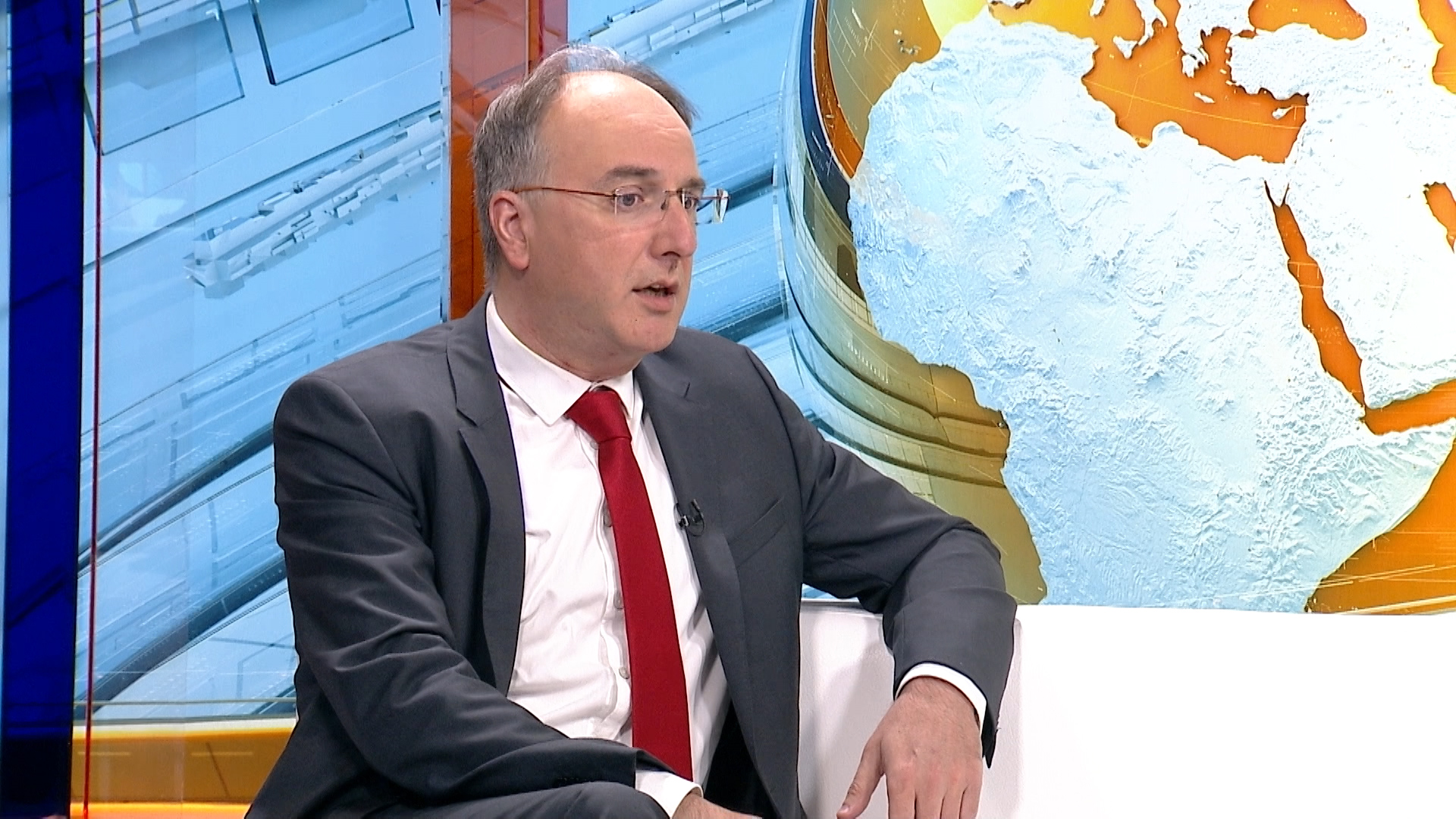 sa-elvir karalic-clf.00_01_32_14.Still005