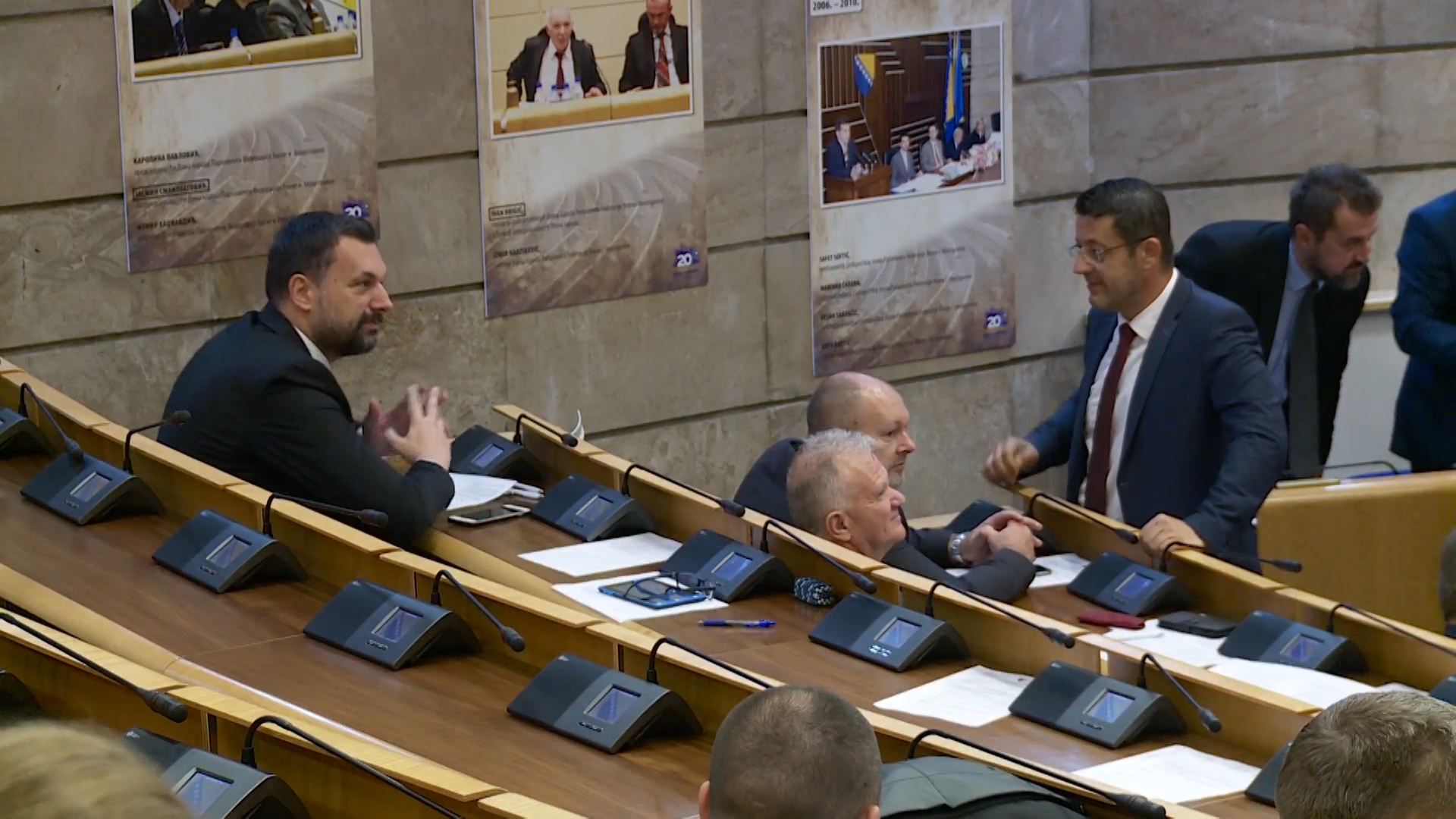 sa-federalni parlament-041019-alt-wmt.00_05_16_24.Still004