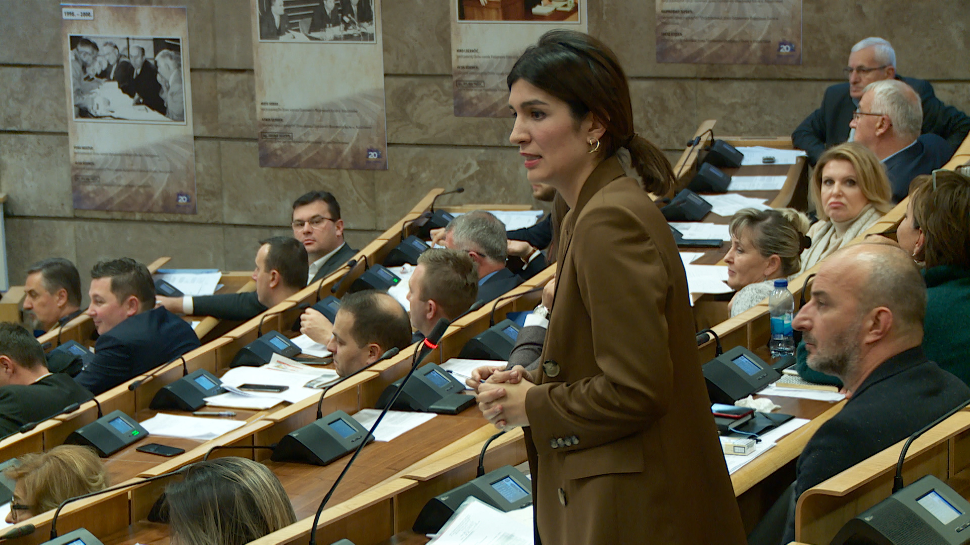 sa-federalni parlament-mak-1(20191204-201956022).MXF.22_06_12_09.Still001