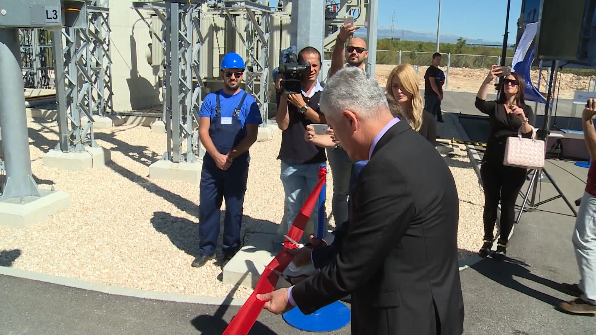 SA-GRADJANI POLICIJA PKG-VLC-1(20170914-173953262).Still015