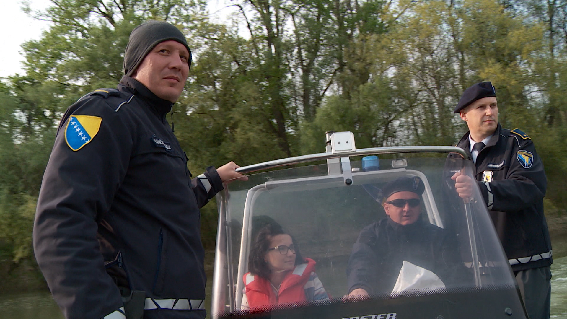 SA-GRANICNA POLICIJA PKG-ALT-1(20190412-151745478).mxf.00_02_12_12.Still002