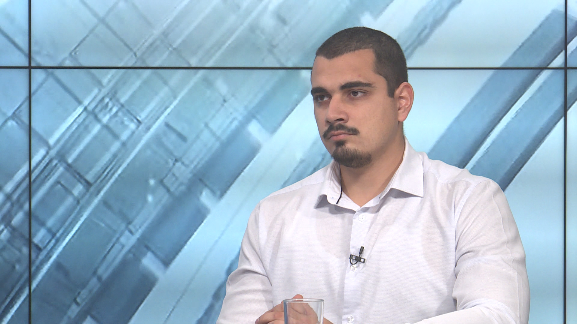 sa-hamza vahudeldin-clf-161219.18_04_55_00.Still001