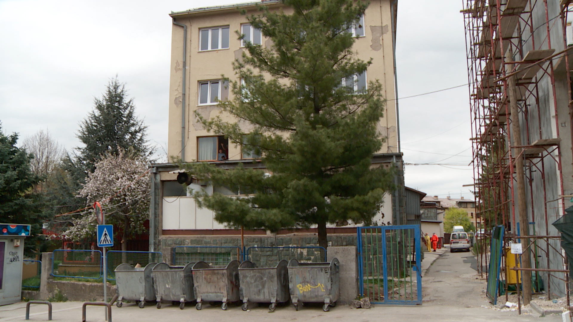 SA-IZOLACIJA PROTESTI DONAT-SLS-1(20200420-183716300).mxf.00_00_02_09.Still001