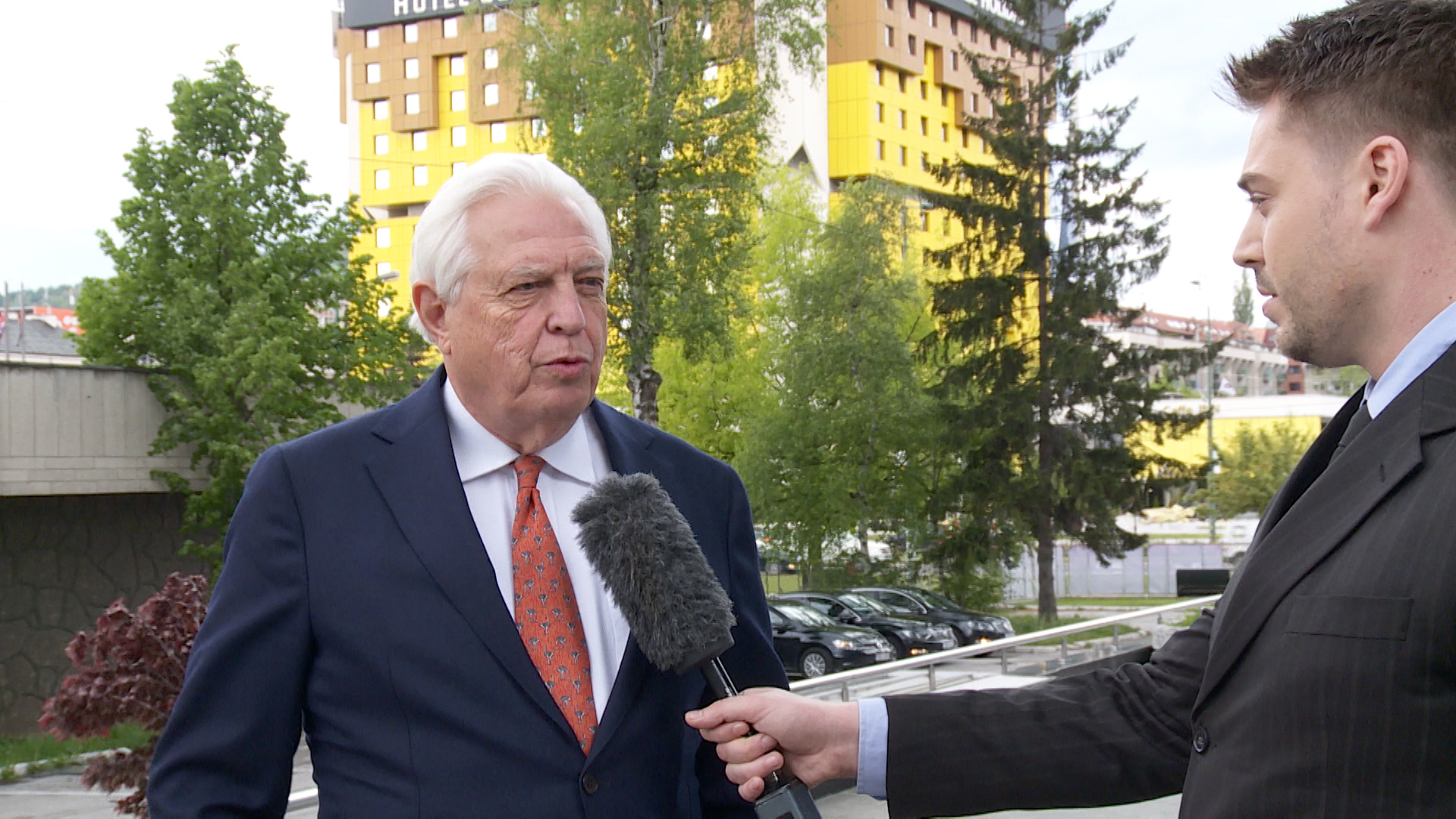 sa-john simson intw-dzh(20190509-154913417).MXF.00_07_52_13.Still001