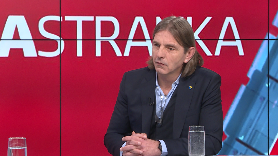 sa-kojovic-clf.18_01_40_19.Still005