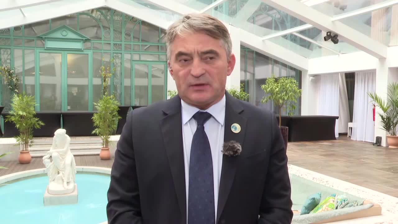 SA-KOMSIC PARIZ MACRON 19-ESM-1