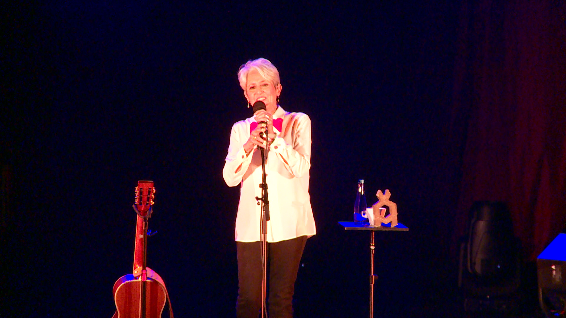 sa-koncert joan baez-has(20180331-210025373).MXF.Still003