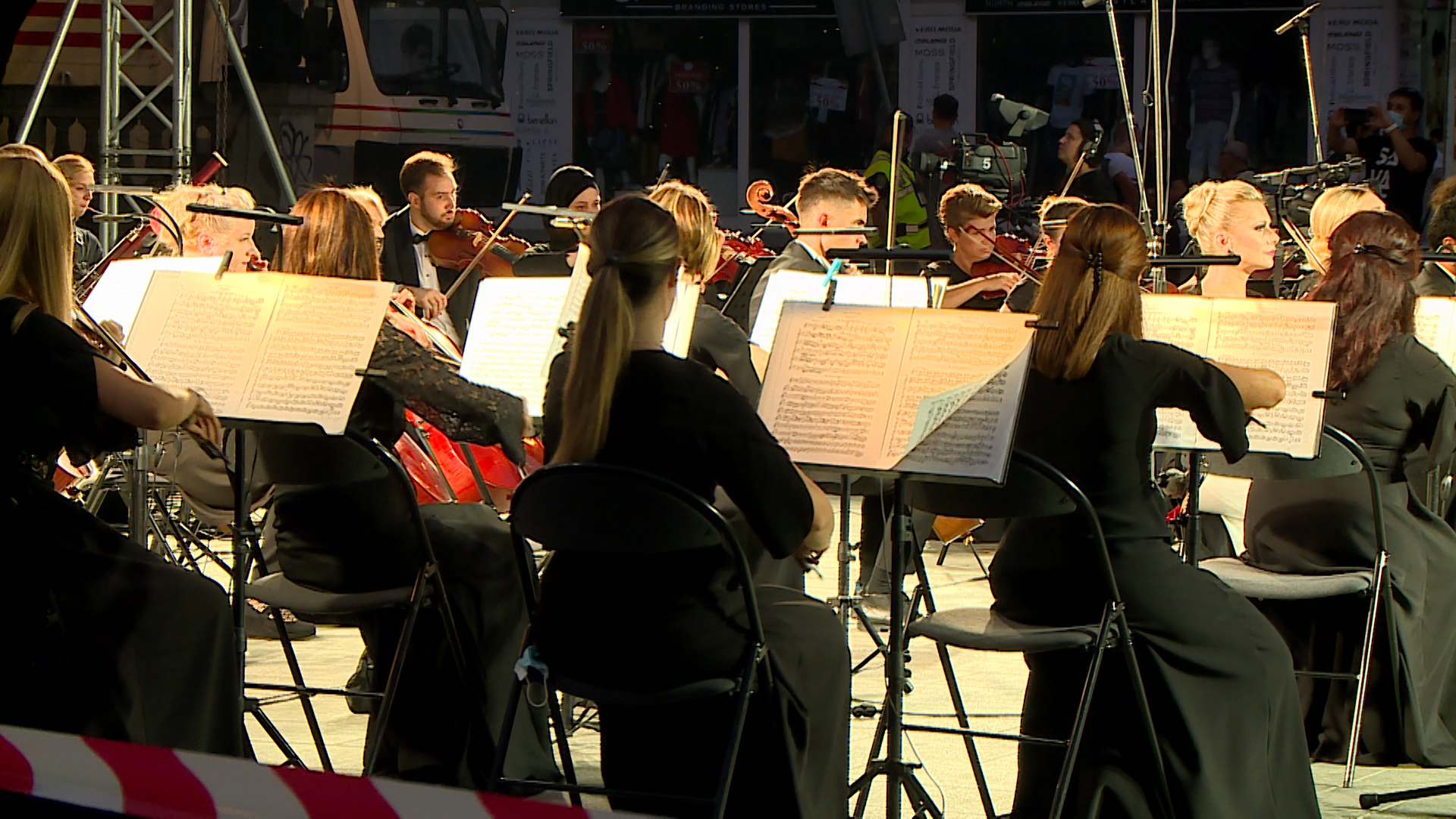 sa-koncert narodno-adg(20200912-194056263).MXF.00_05_38_18.Still003