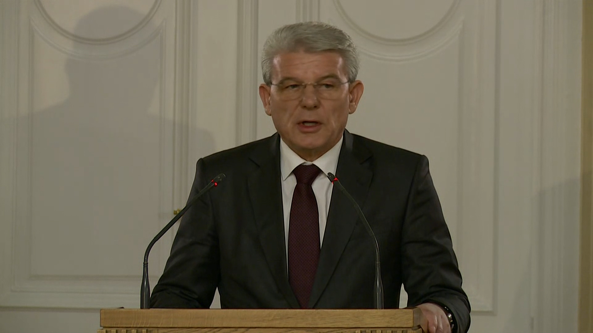 SA-KORONA FBIH PKG-19-ZVK-1(20200316-173614122).00_03_01_19.Still007