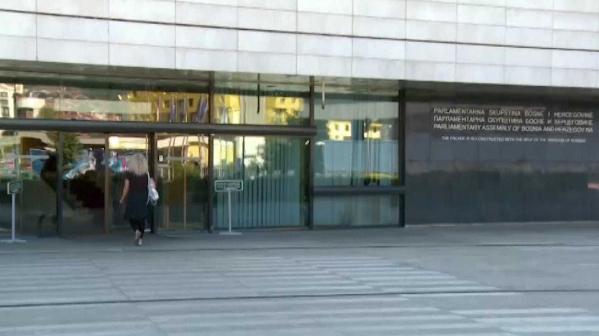 SA-KRIZA VLASTI PKG-ANM-1(20190901-183211014).00_02_36_23.Still001