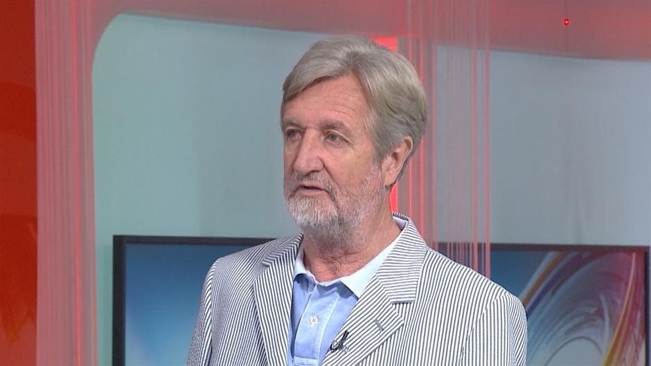 sa-live 1-0700-180518.00_07_16_05.Still009