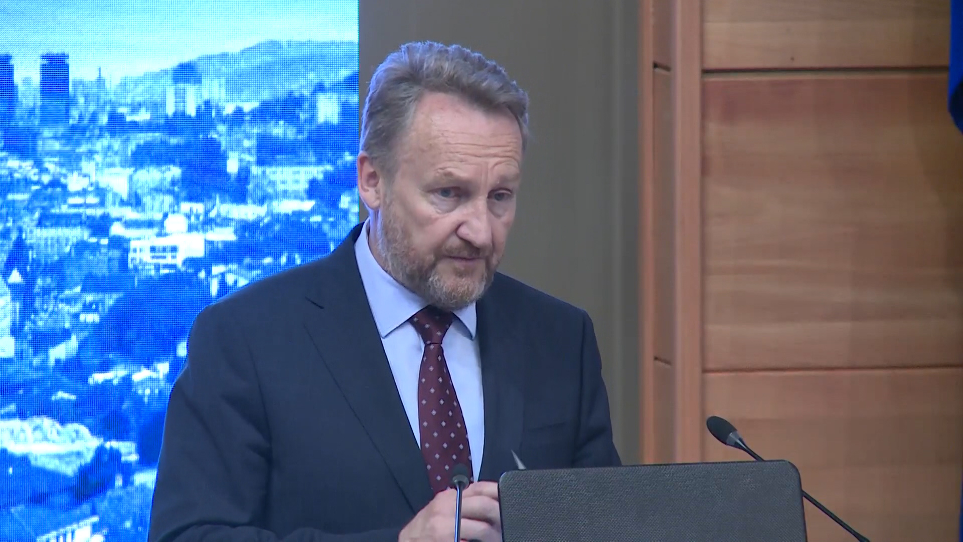 sa-live 1-0845-250418.01_13_12_21.Still003