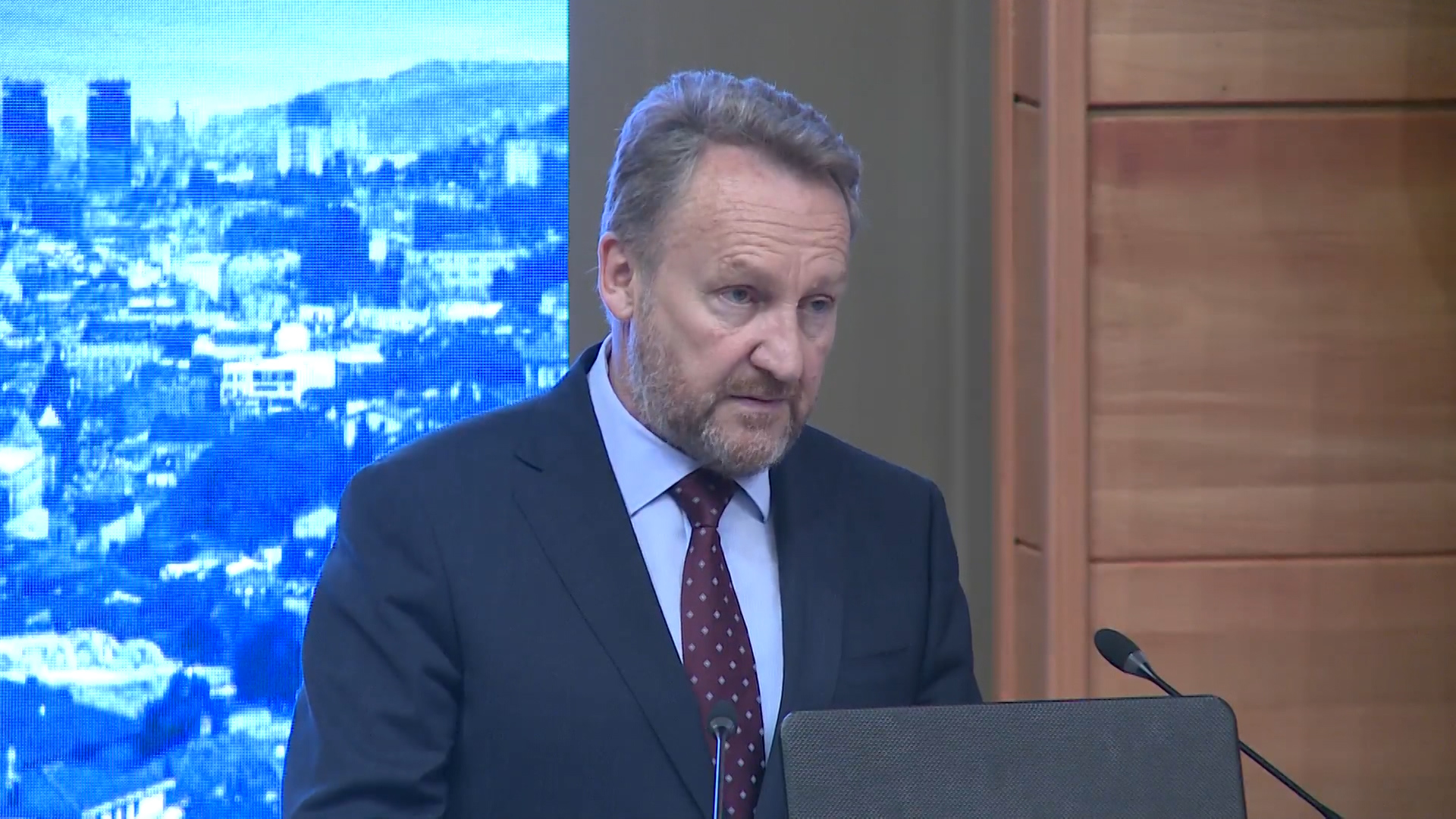 sa-live 1-0845-250418.01_17_02_13.Still005