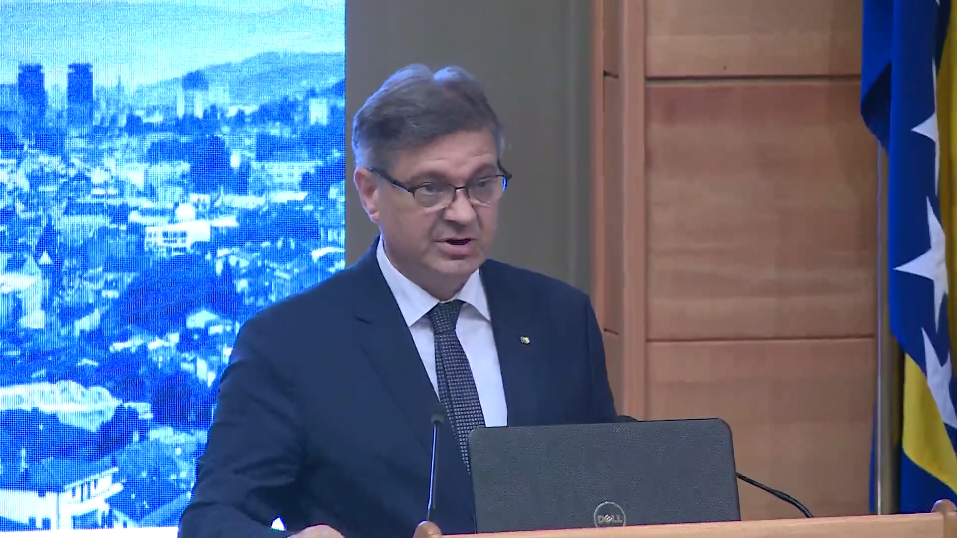 sa-live 1-0845-250418.01_20_30_19.Still004