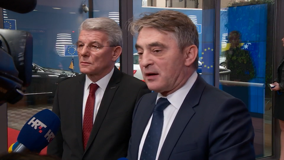 sa-live 1-1140-300119.12_00_09_21.Still001