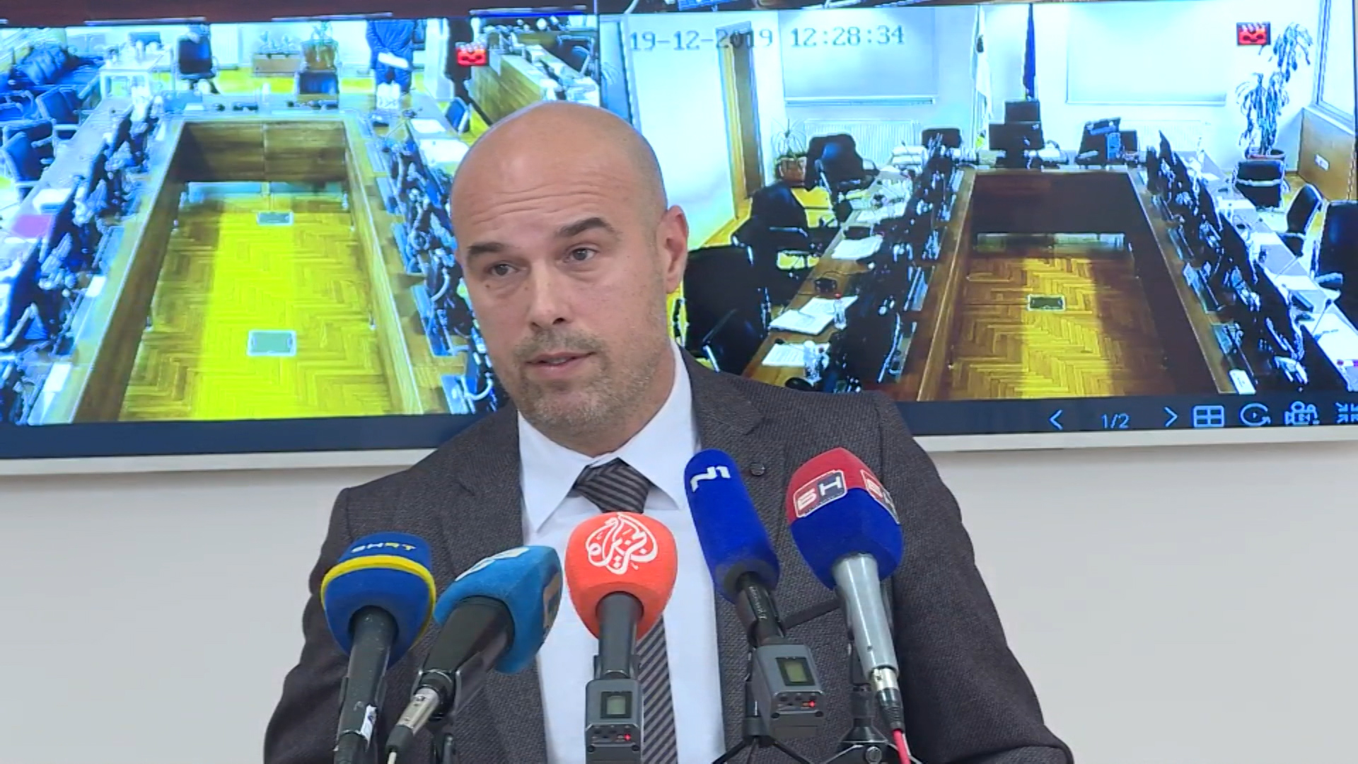 sa-live 1-1155-191219.00_28_54_08.Still001