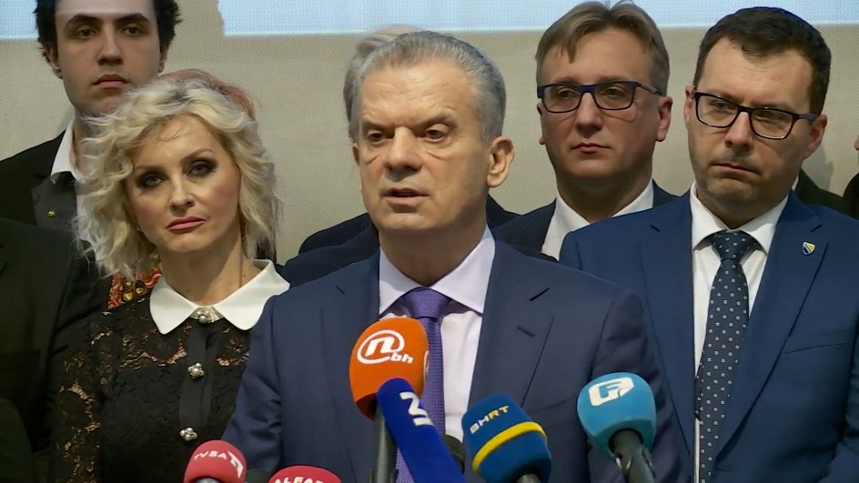 sa-live 1-1255-301219.13_23_39_16.Still001