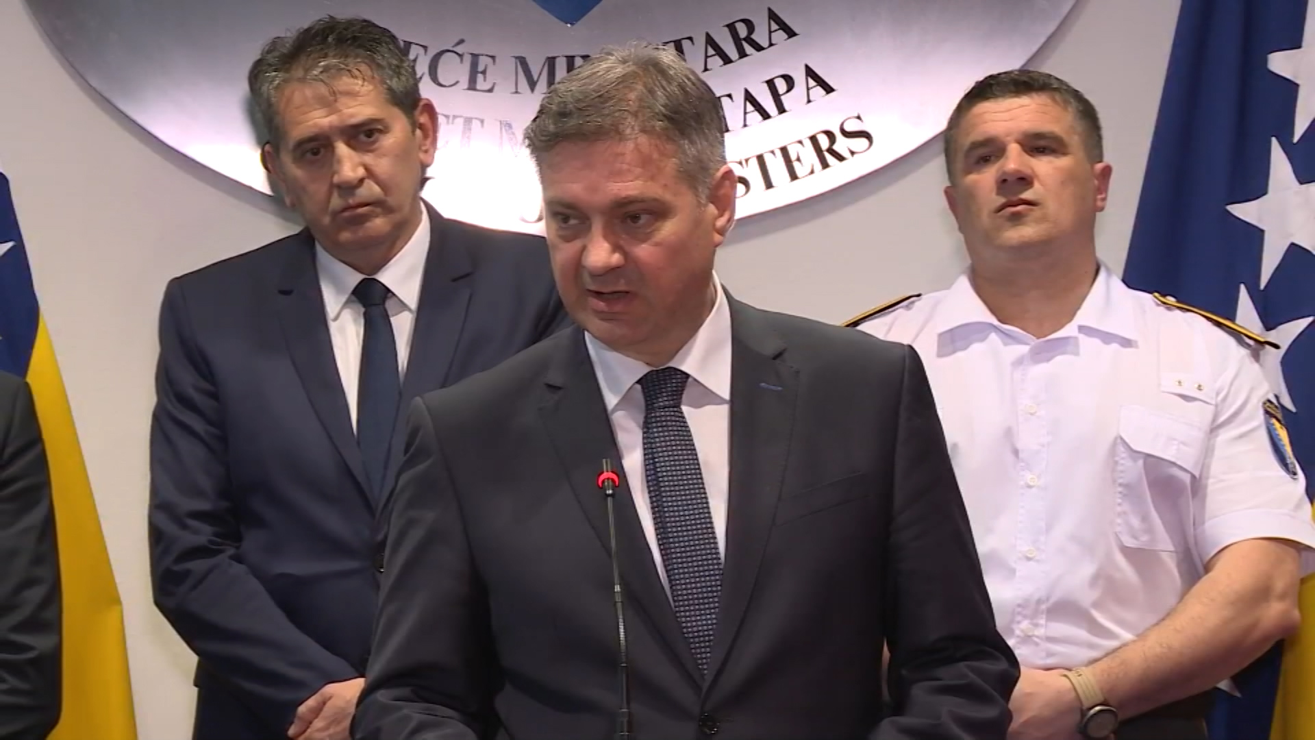 sa-live 1-1740-140518.00_05_21_18.Still002