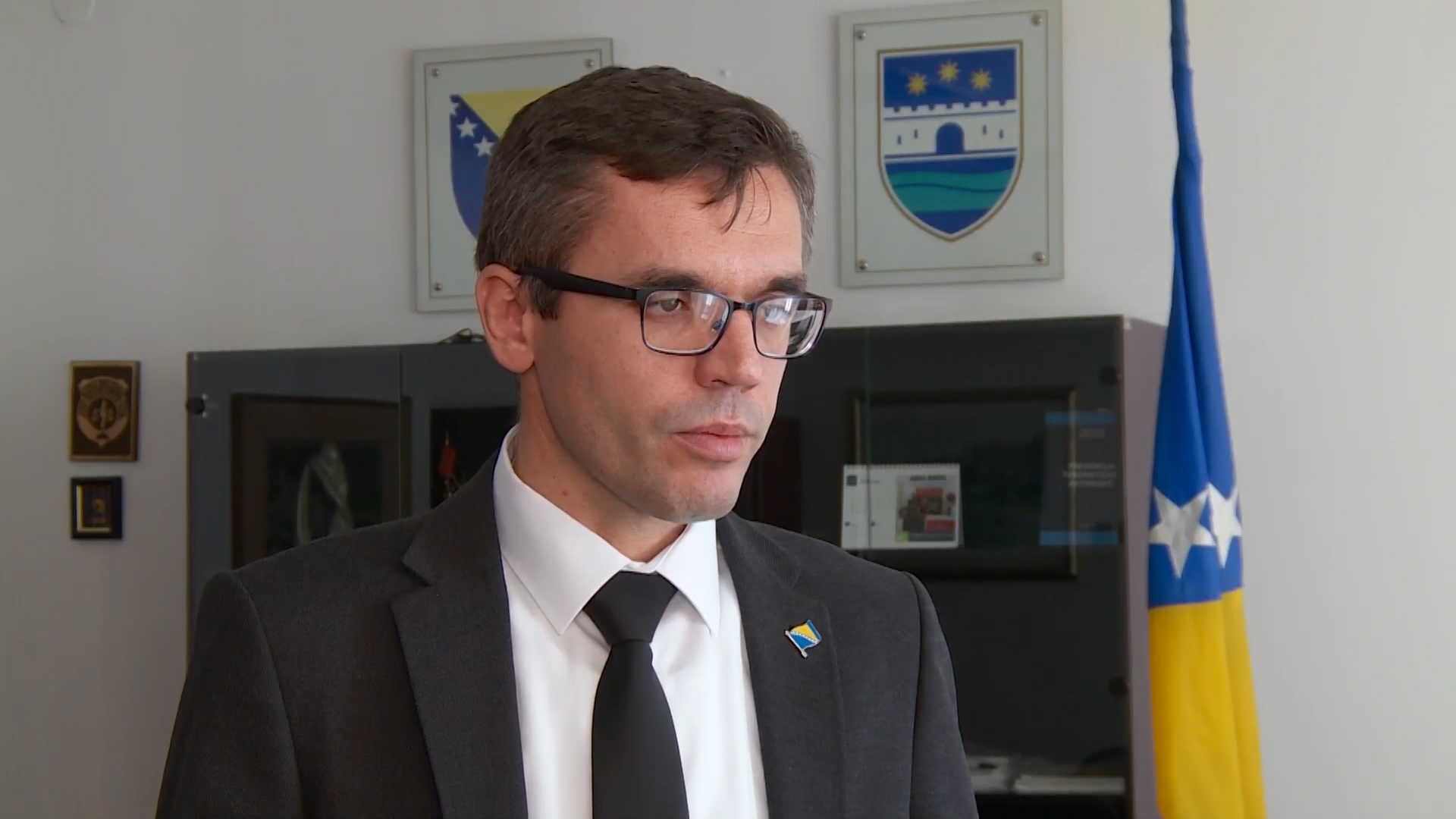 sa-live 3-1210-281119.12_15_26_19.Still001