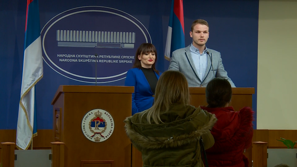 sa-live 3-1300-150219.00_27_41_22.Still002