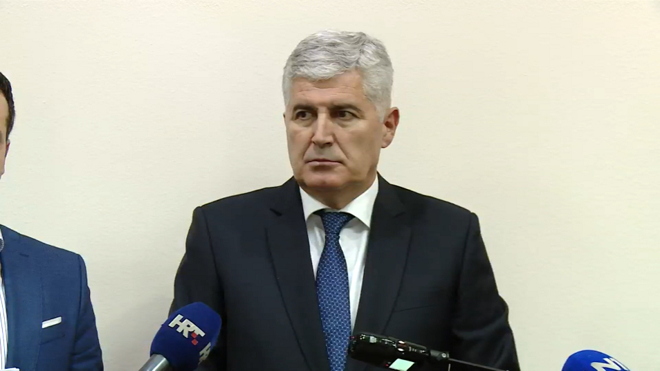 sa-live 4-1340-210119.13_41_22_23.Still002