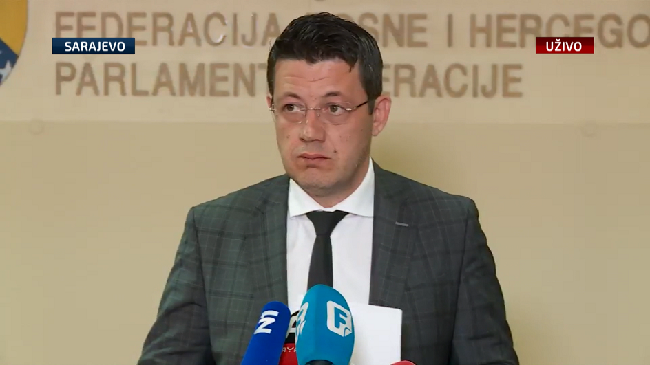 SA-LIVE EVENT-1540-230419.15_49_11_05.Still002