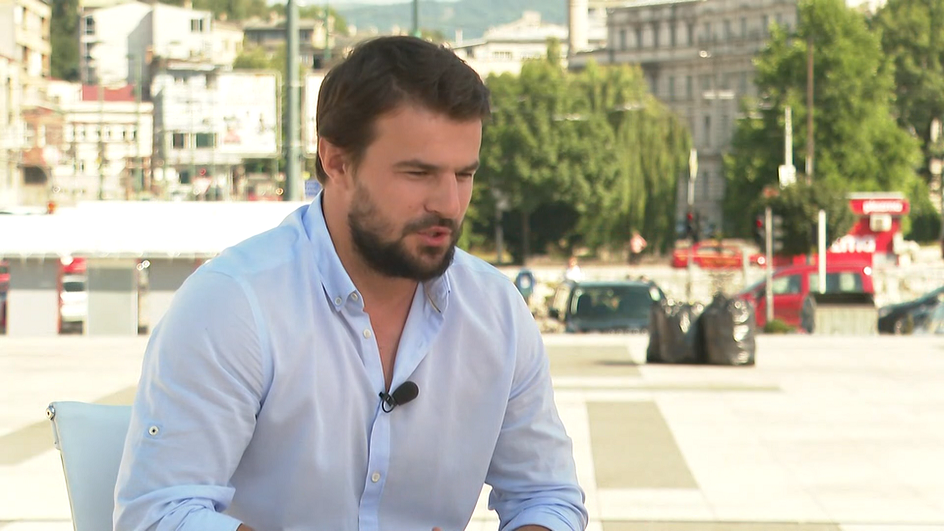 sa- live u-0900-270719.09_22_20_16.Still001