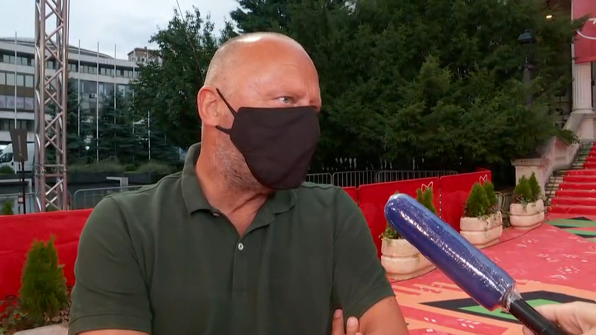 sa-live u-1715-140820.17_32_23_18.Still001