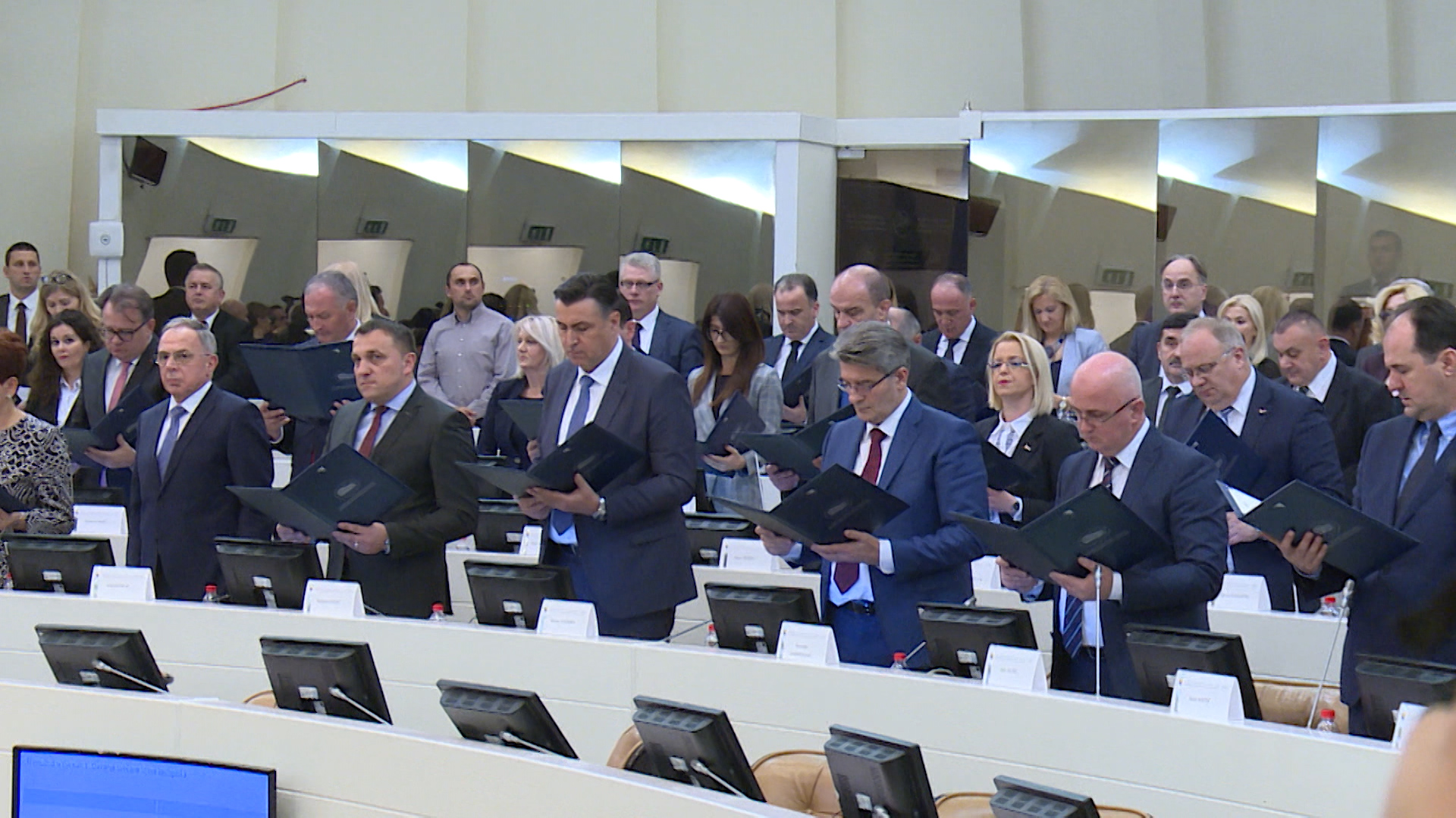 SA-LKLV DODIK-ANM-1(20181206-171440487).00_01_21_14.Still005