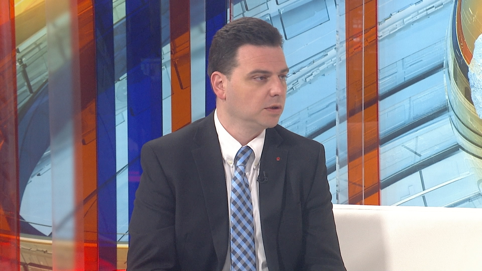 sa-magazinovic-230418-clf.00_05_43_08.Still001