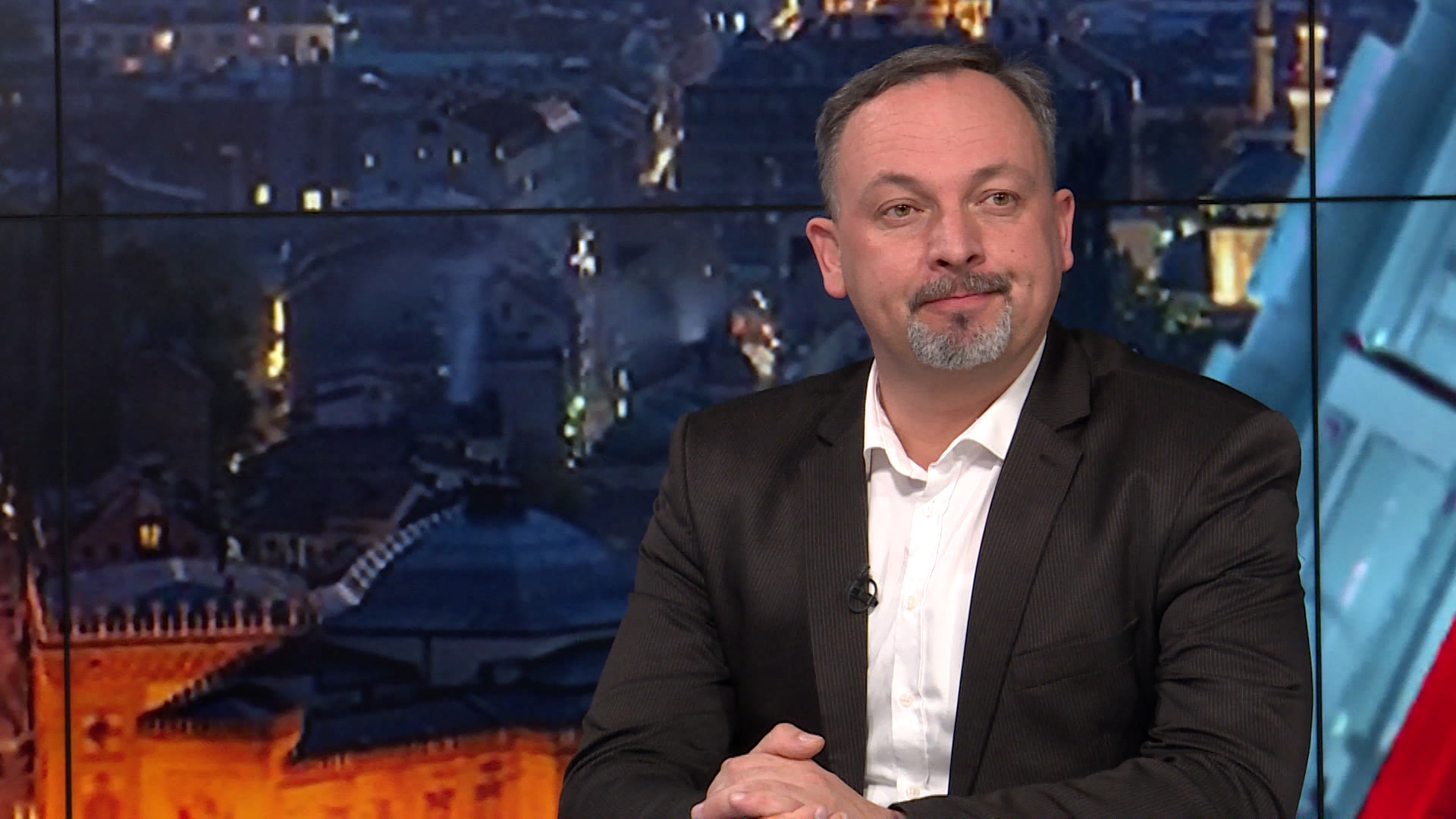 sa-mahir devic-clf-140120.19_07_15_14.Still001