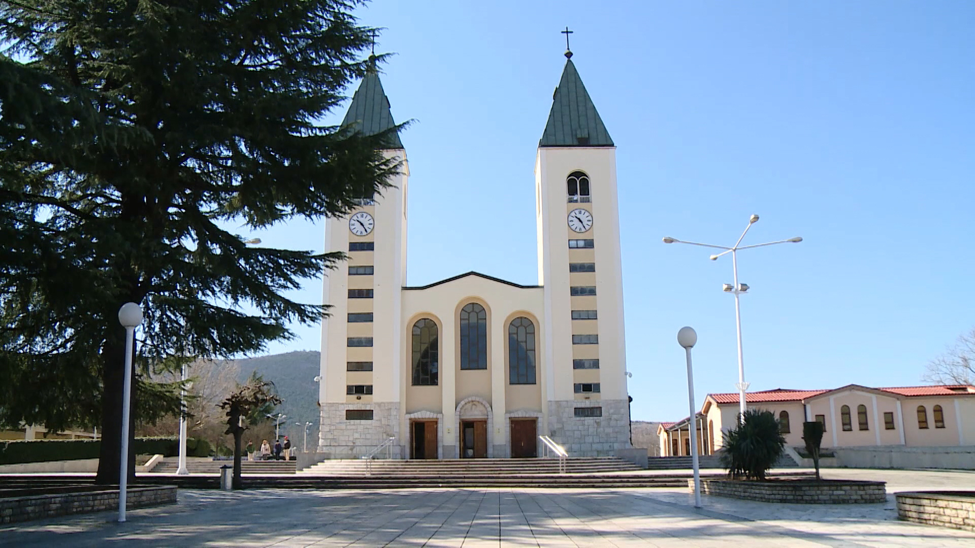 SA-MEDJUGORJE KORONA PKG-DJK-1(20200310-162835169).mxf.00_02_34_03.Still003