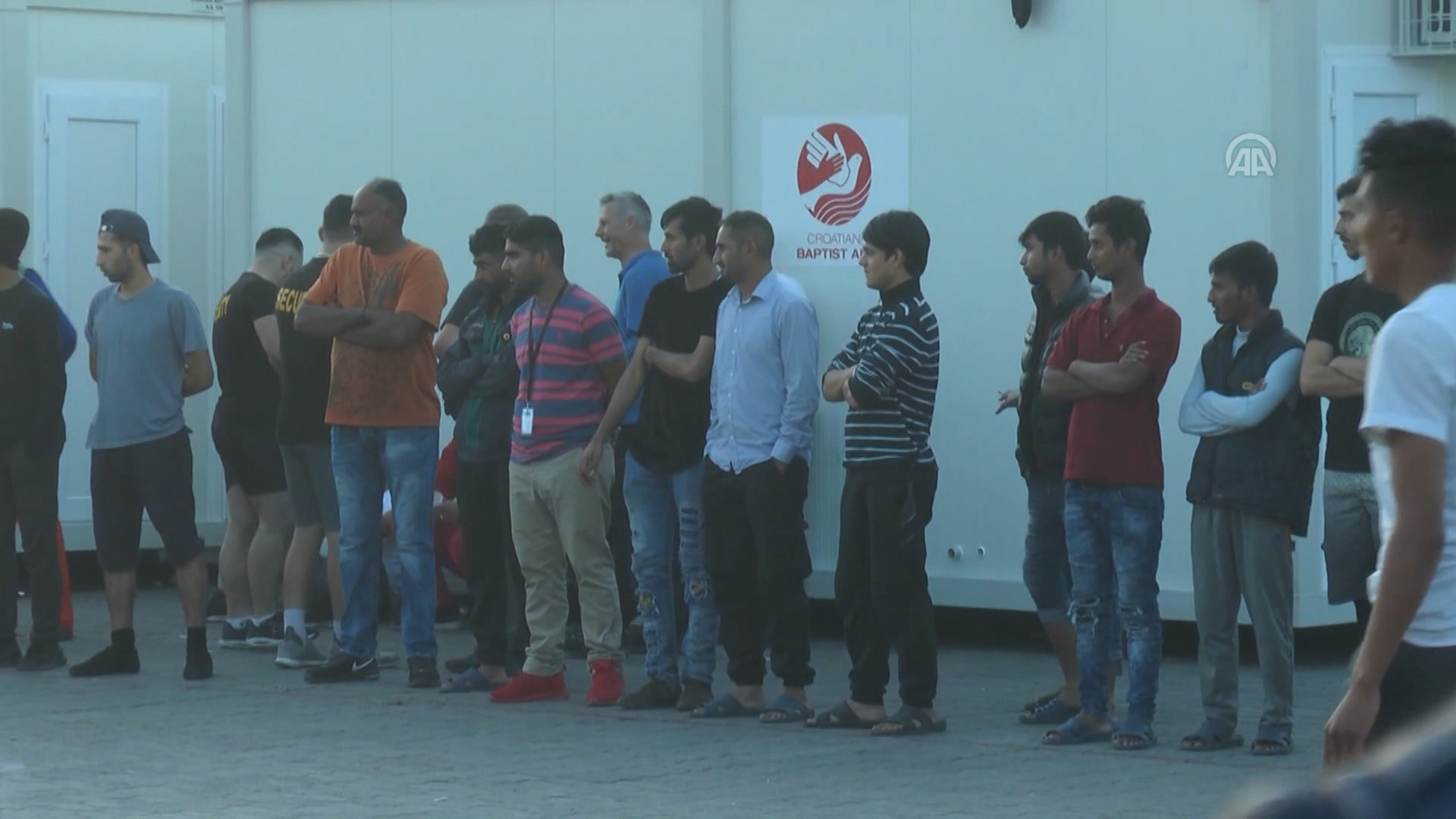 SA-MIGRANTI 2 PKG-ZVK-1(20191025-135108176).mxf.00_02_37_10.Still001