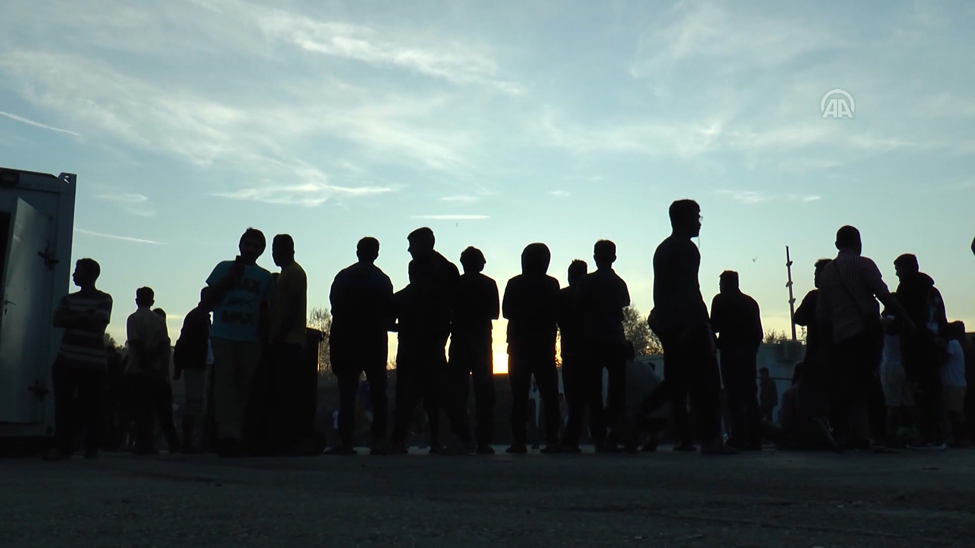 SA-MIGRANTI 2 PKG-ZVK-1(20191025-135108176).mxf.00_03_04_05.Still002