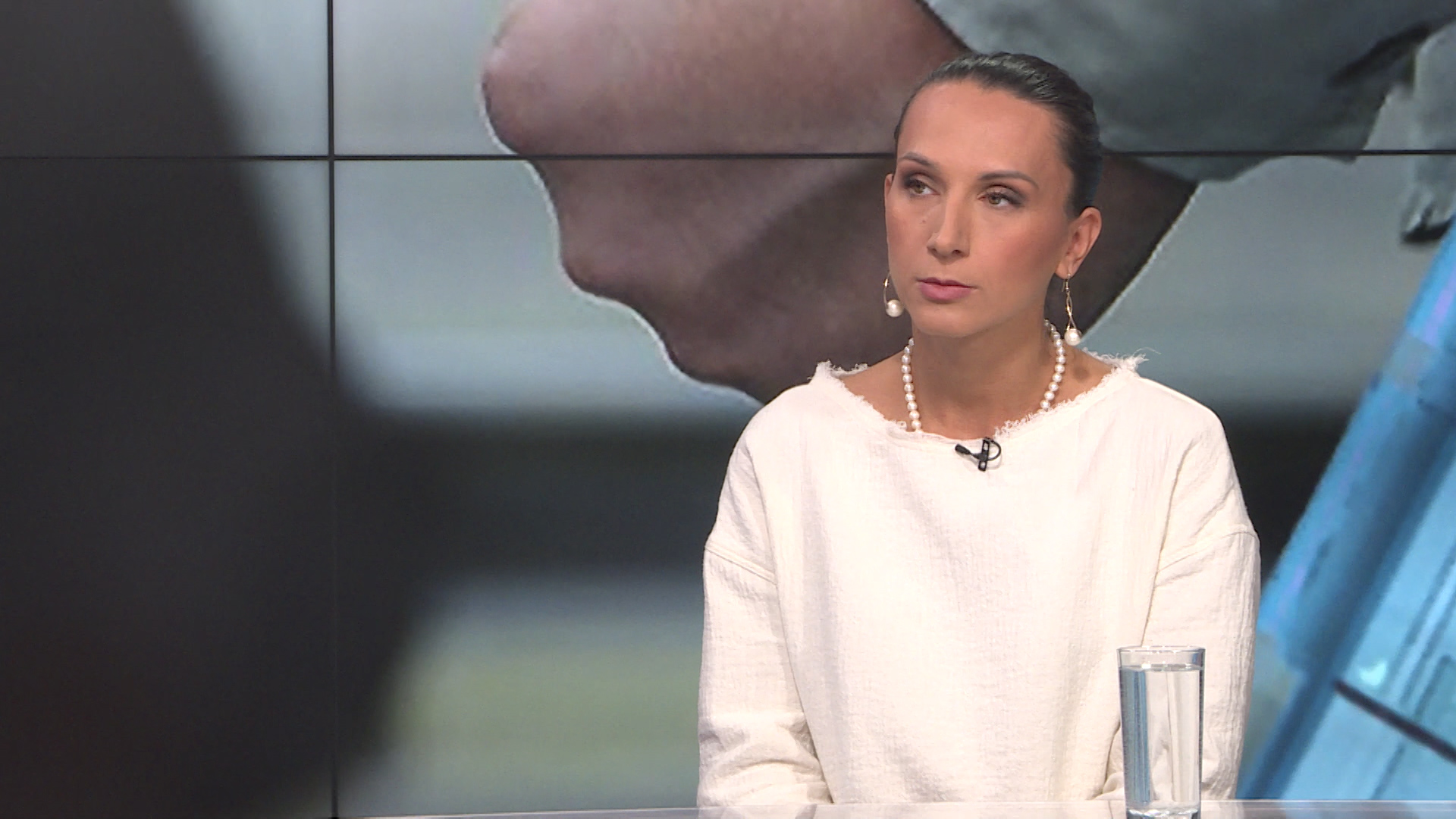 sa-mirjana gavric-clf.18_04_00_18.Still001