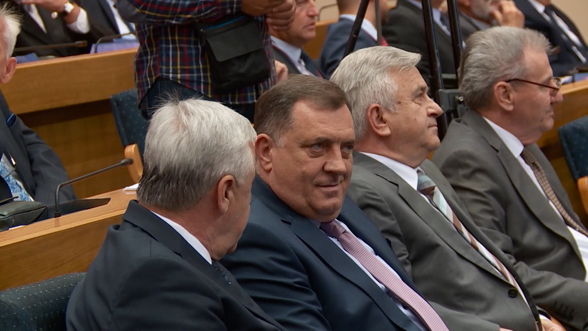 SA-NARODNI POSLANIK PKG-ADG-1(20180703-160534447).00_00_00_14.Still014