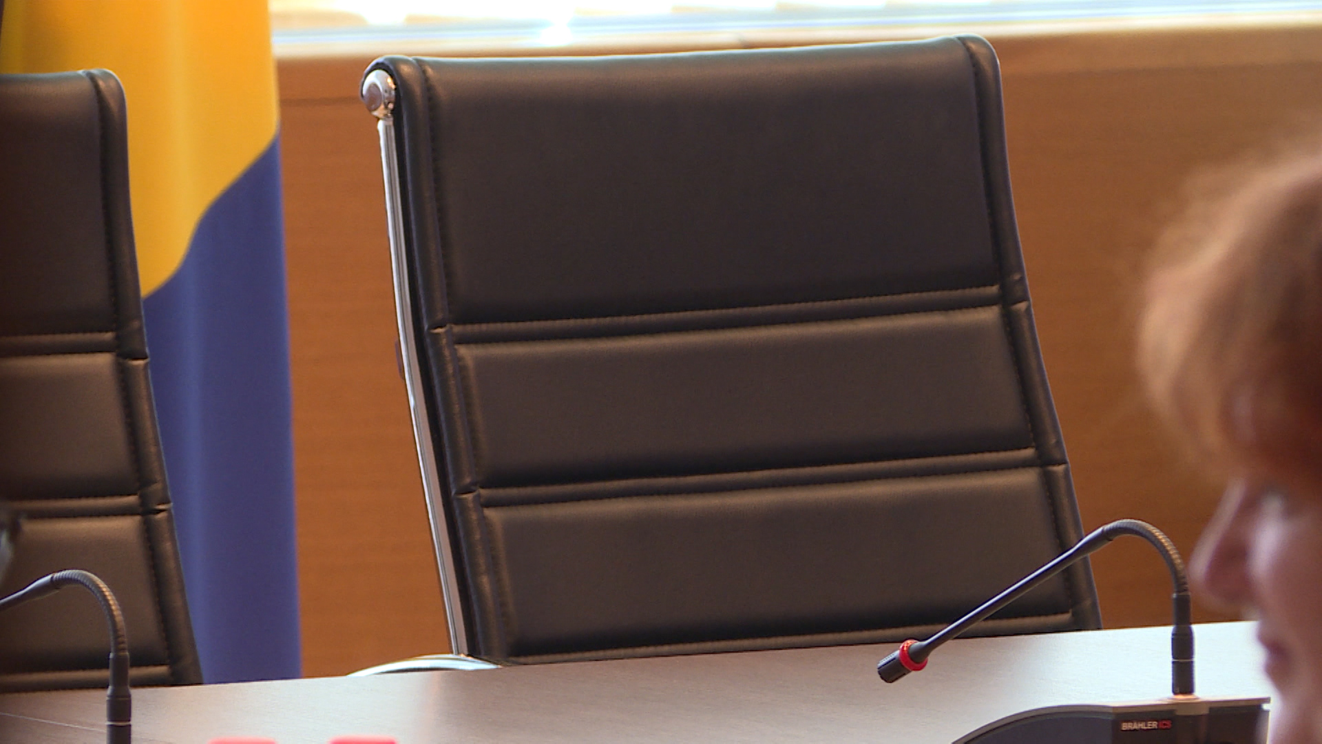 SA-NARODNI POSLANIK PKG-ADG-1(20180703-160534447).00_00_13_14.Still013