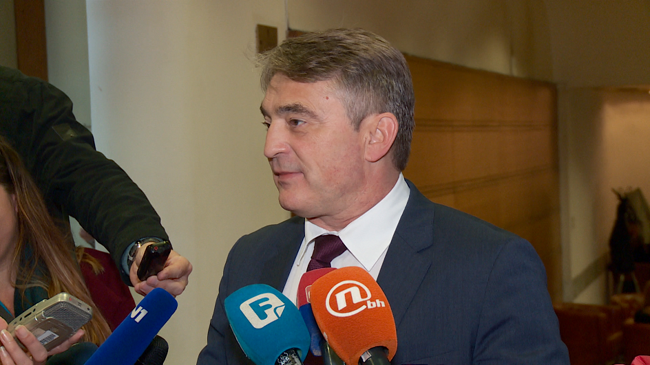 sa-nasije nad zenama-ier-1(20191104-102425188).MXF.02_04_43_04.Still001